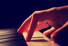 开云体育官网-阿尔希拉尔攻防火力全开，防守迎挑战