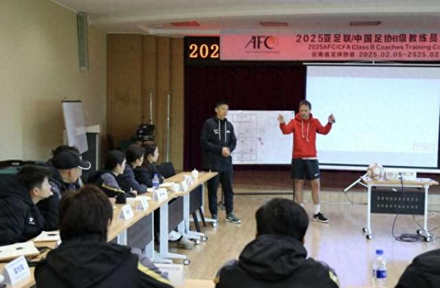 关于中国女足教练培训班招生进行中:教练培训班招生中的信息 关于中国女足教练培训班招生进行中:教练培训班招生中的信息