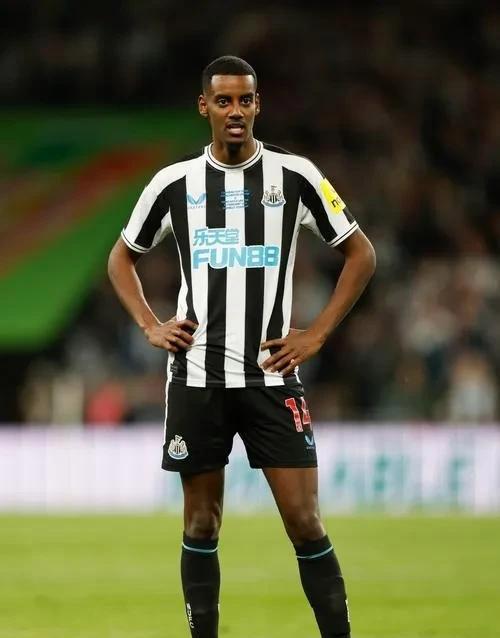 包含爱尔兰女足锋线火力全开，继续领跑积分榜的词条