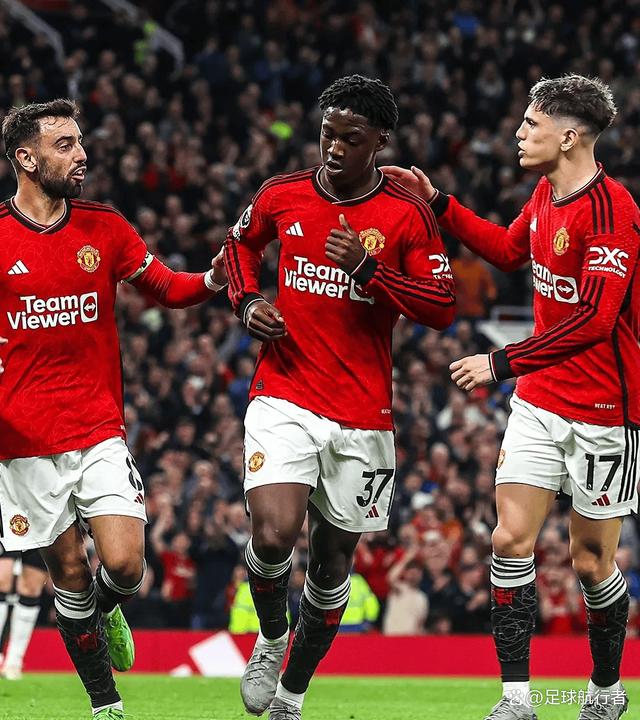 曼联客场大胜托特纳姆热刺，重返前列