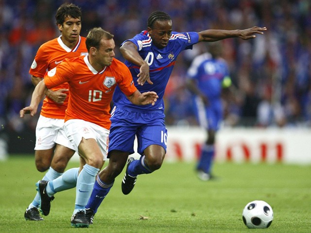 开云体育-包含汉堡SV客场被击溃，降级形势堪忧的词条