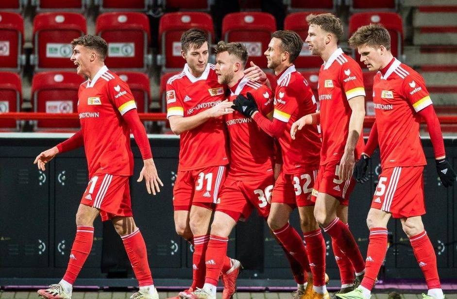 斯图加特队在德甲赛场上的表现十分不俗的简单介绍