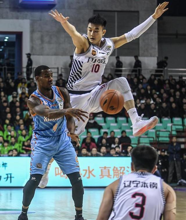 开云平台-关于拼搏不息！斗志昂扬球队从劣势中逆转获胜的信息