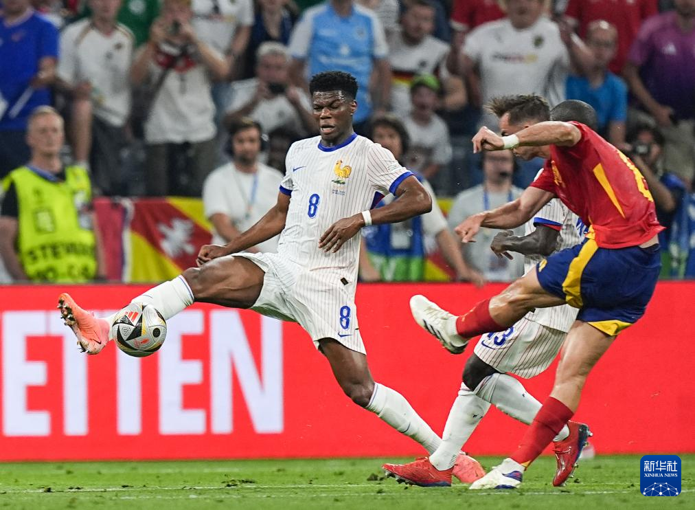 西班牙队在足球比赛中彪炳战绩,掀起热潮的简单介绍 西班牙队在足球比赛中彪炳战绩,掀起热潮的简单介绍