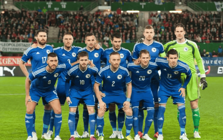 德国足球队在国际比赛中夺冠，展现强大实力