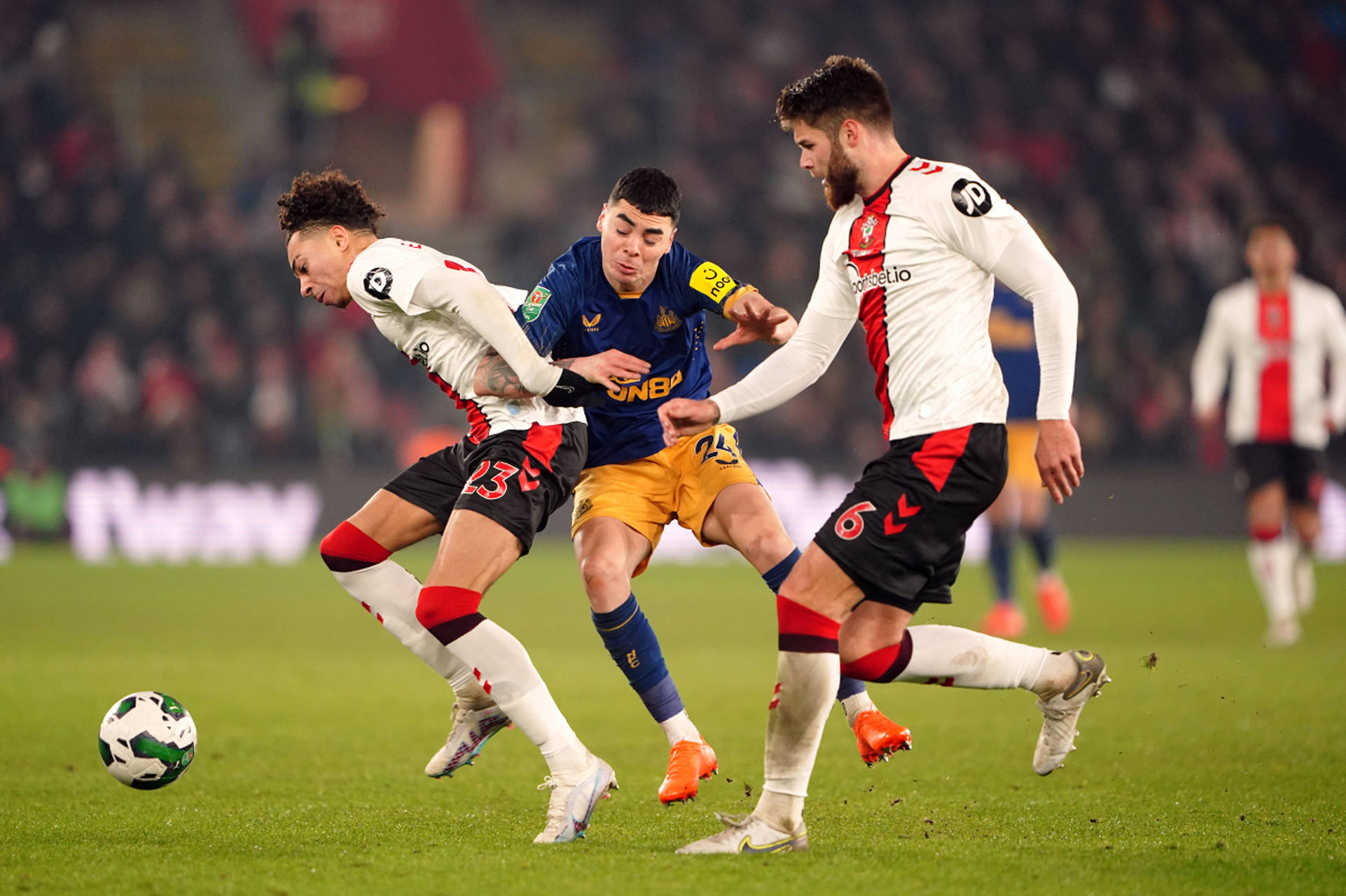 开云体育平台APP-阿尔及利亚队在国际比赛中鏖战