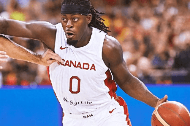 西班牙跳水选手优雅登场，赢得掌声