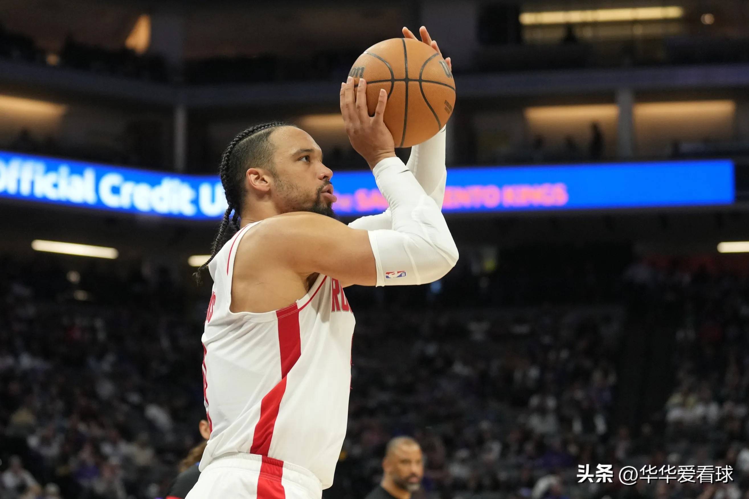 猛龙队在激烈的比赛中夺冠，实力无敌