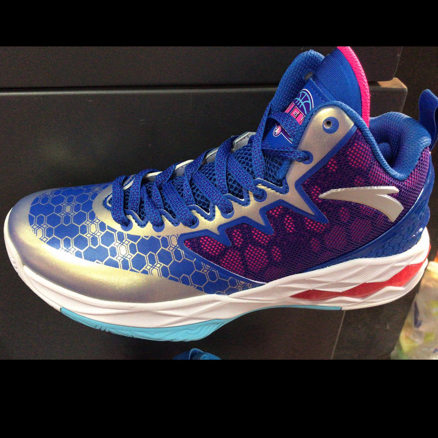 开云体育入口-包含传奇篮球明星发布最新运动装备的词条