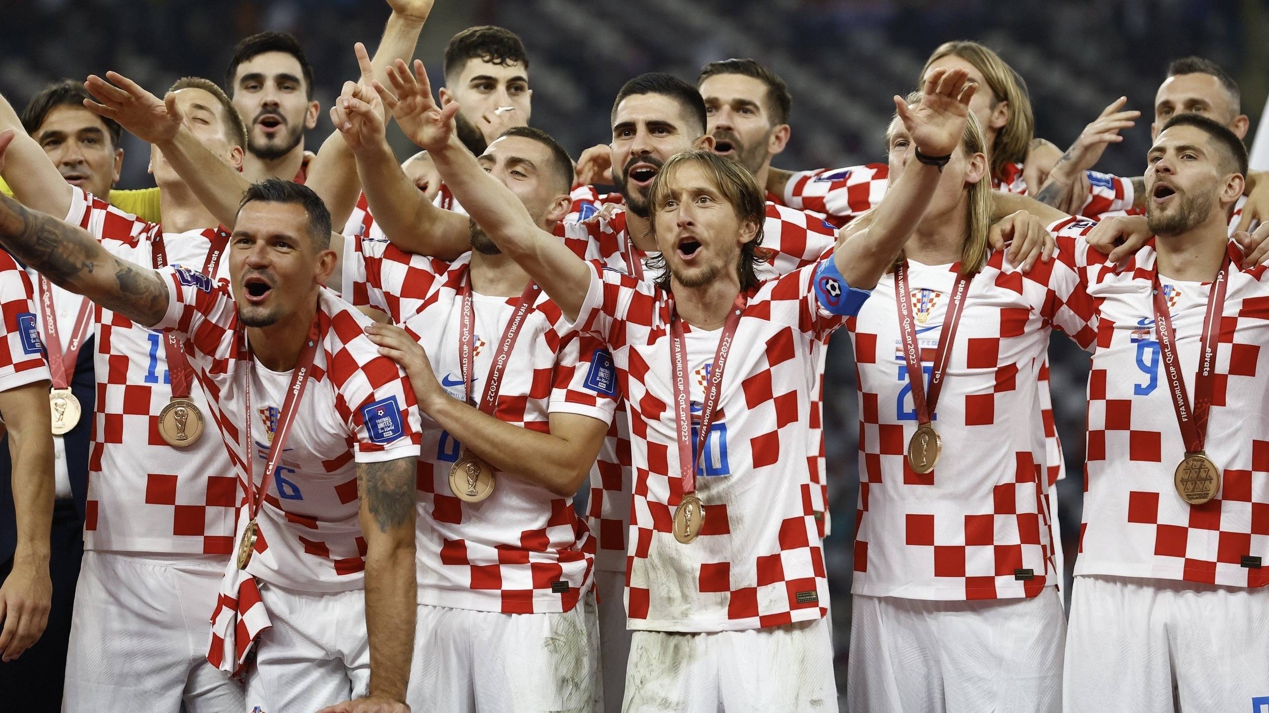 激烈对抗!高水平足球竞技持续 激烈对抗!高水平足球竞技持续