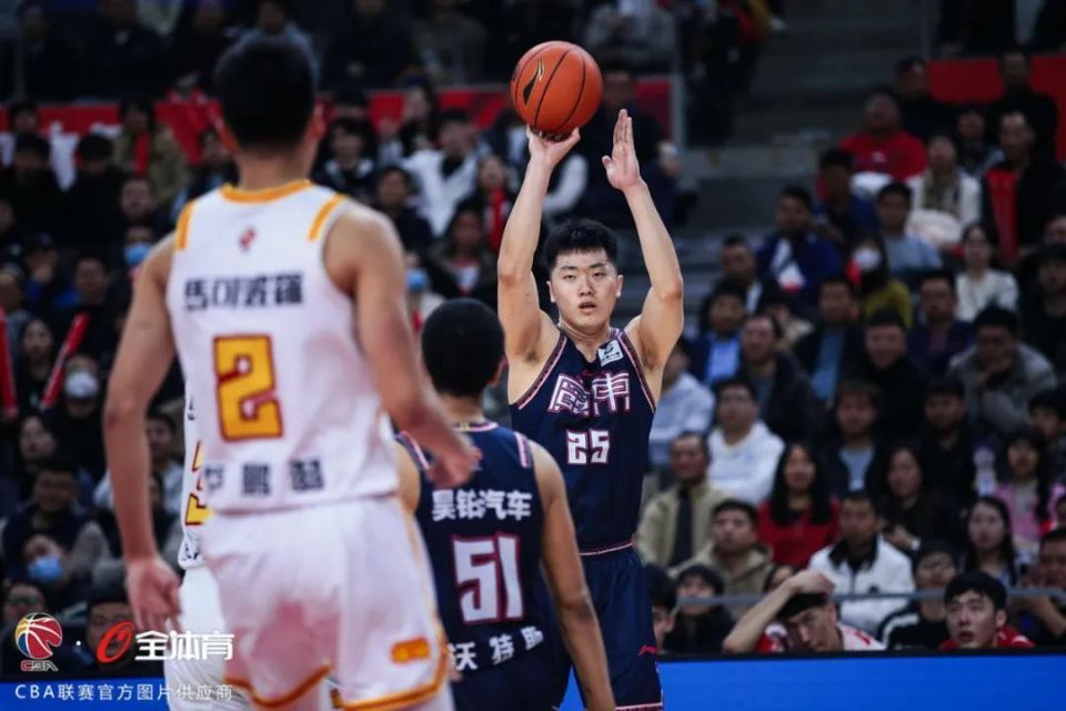 深圳队联手击败对手,夺得胜利 深圳队联手击败对手,夺得胜利