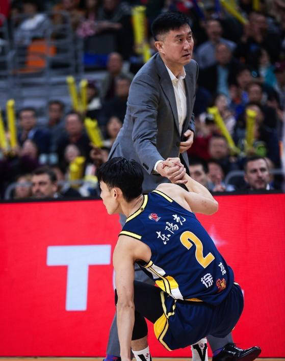 广东男篮主场解围，力挽连败