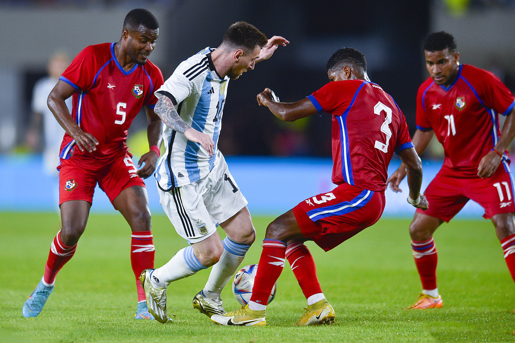 科隆球员奋力拼搏,成功战胜实力对手 科隆球员奋力拼搏,成功战胜实力对手