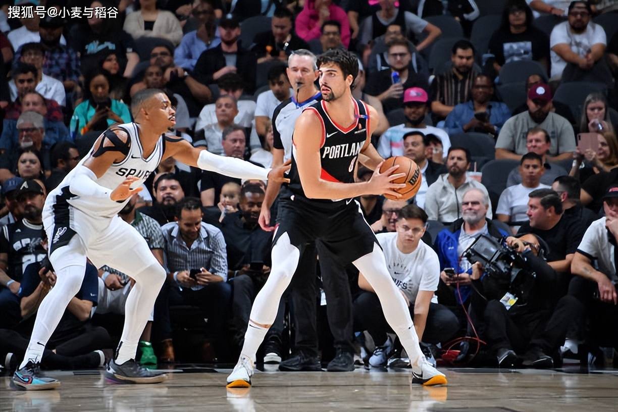 开云体育官网-开拓者队主帅战术奇才，智胜对手