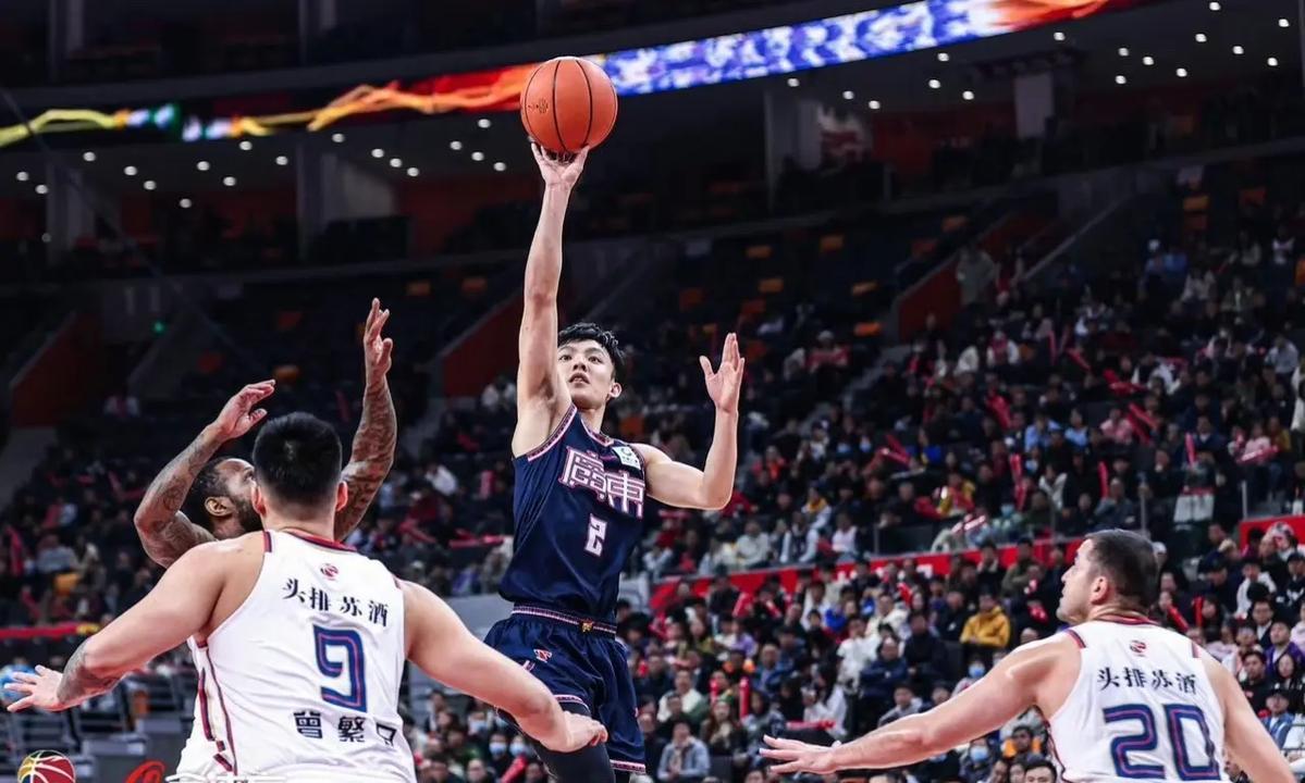 开云体育下载-江苏队逆袭广东男篮，创造奇迹