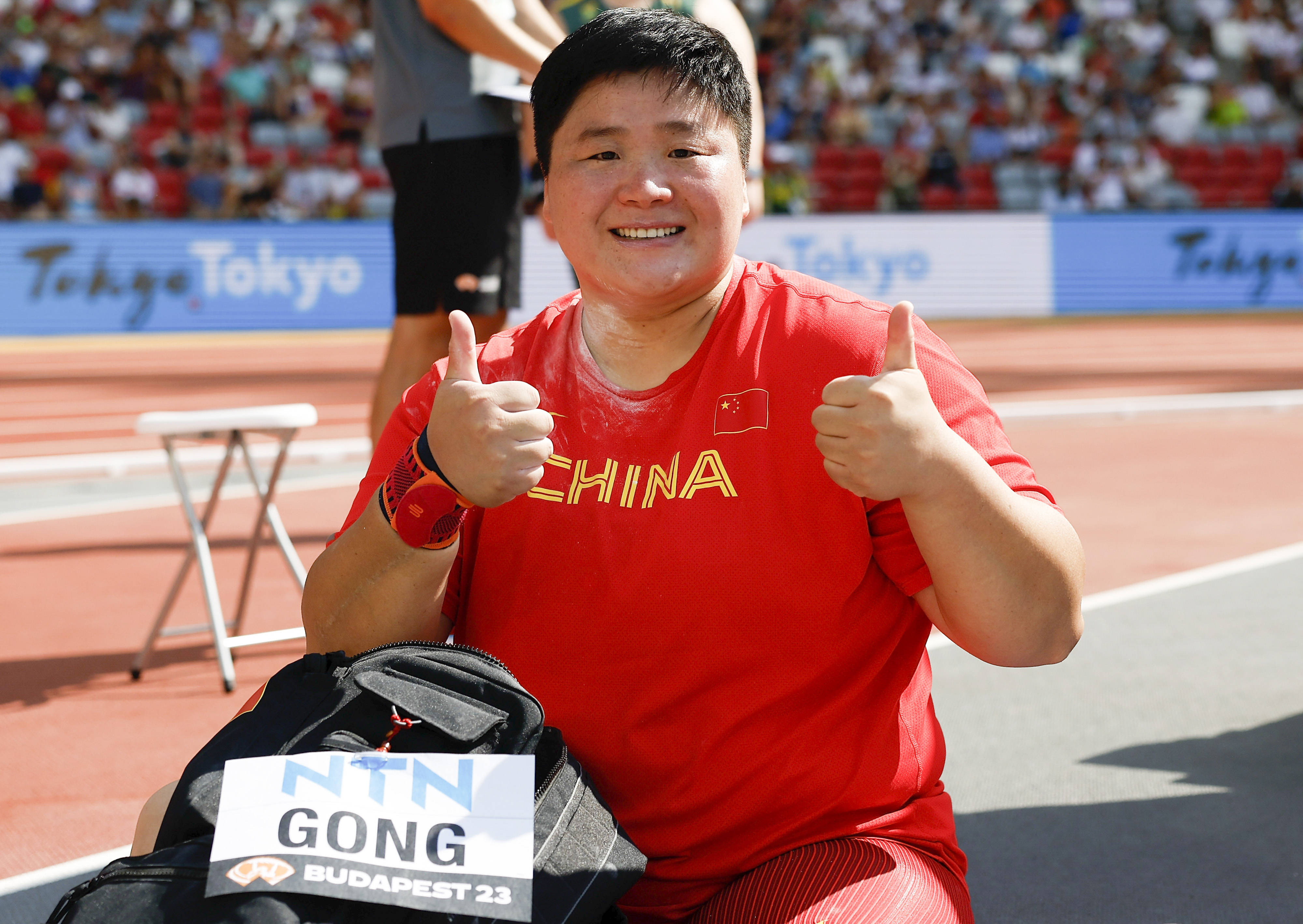 尼克成功夺得铅球制胜手感如梦来无影去无踪