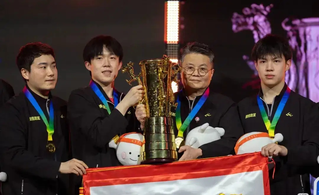 开云体育平台APP-战力全开的球队演绎华丽巅峰，赢得掌声