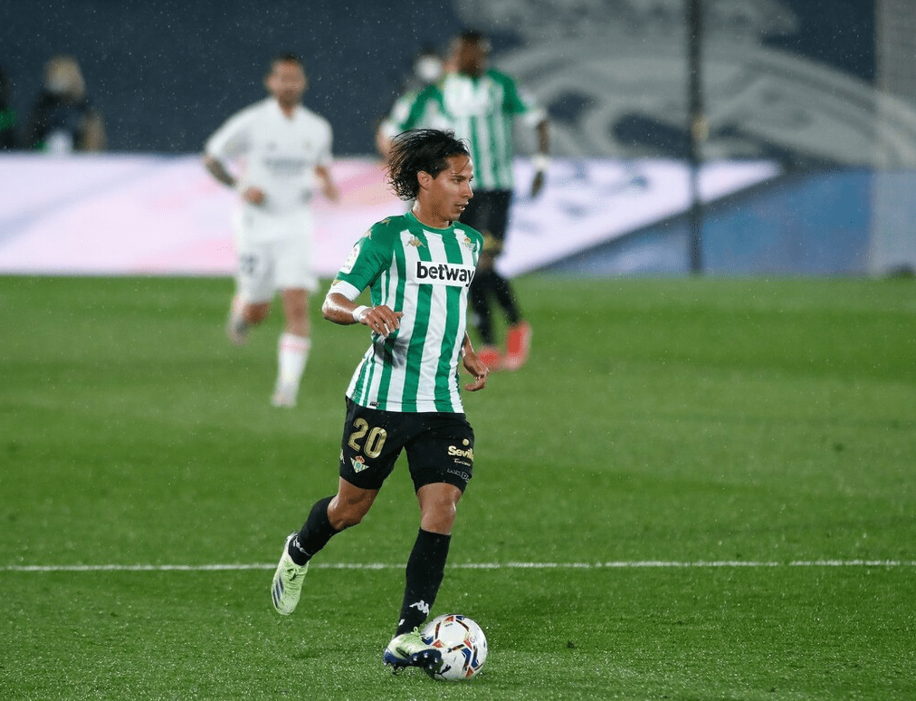 格拉纳达连胜战意昂扬，登顶积分榜