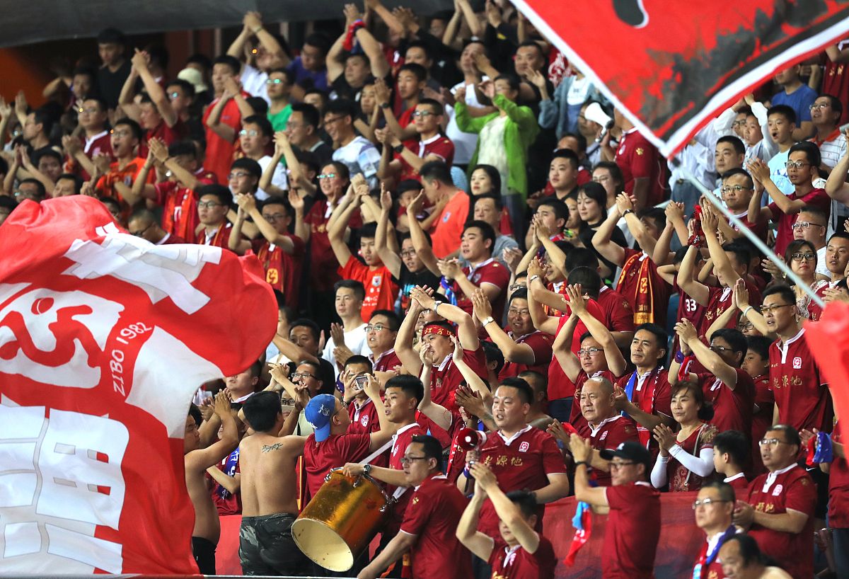 开云体育-佛罗伦萨球迷欢呼雀跃，球队实现惊艳表现的简单介绍