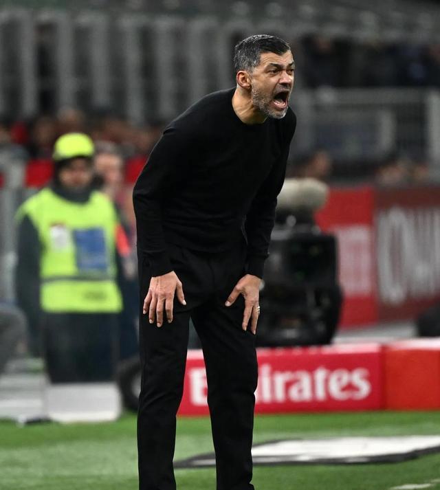 佛罗伦萨球迷欢呼雀跃，球队实现惊艳表现的简单介绍