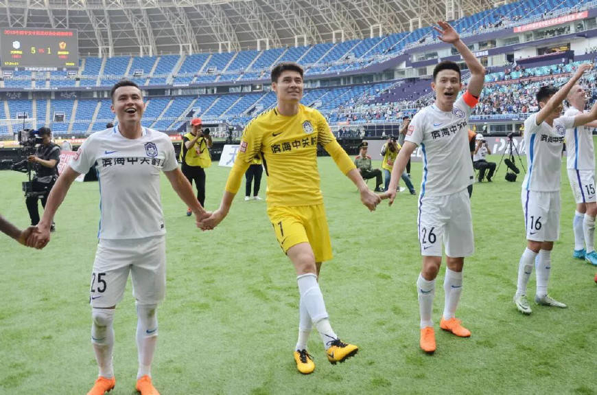 荷兰队战胜奥地利，苦战取胜赢得球迷掌声