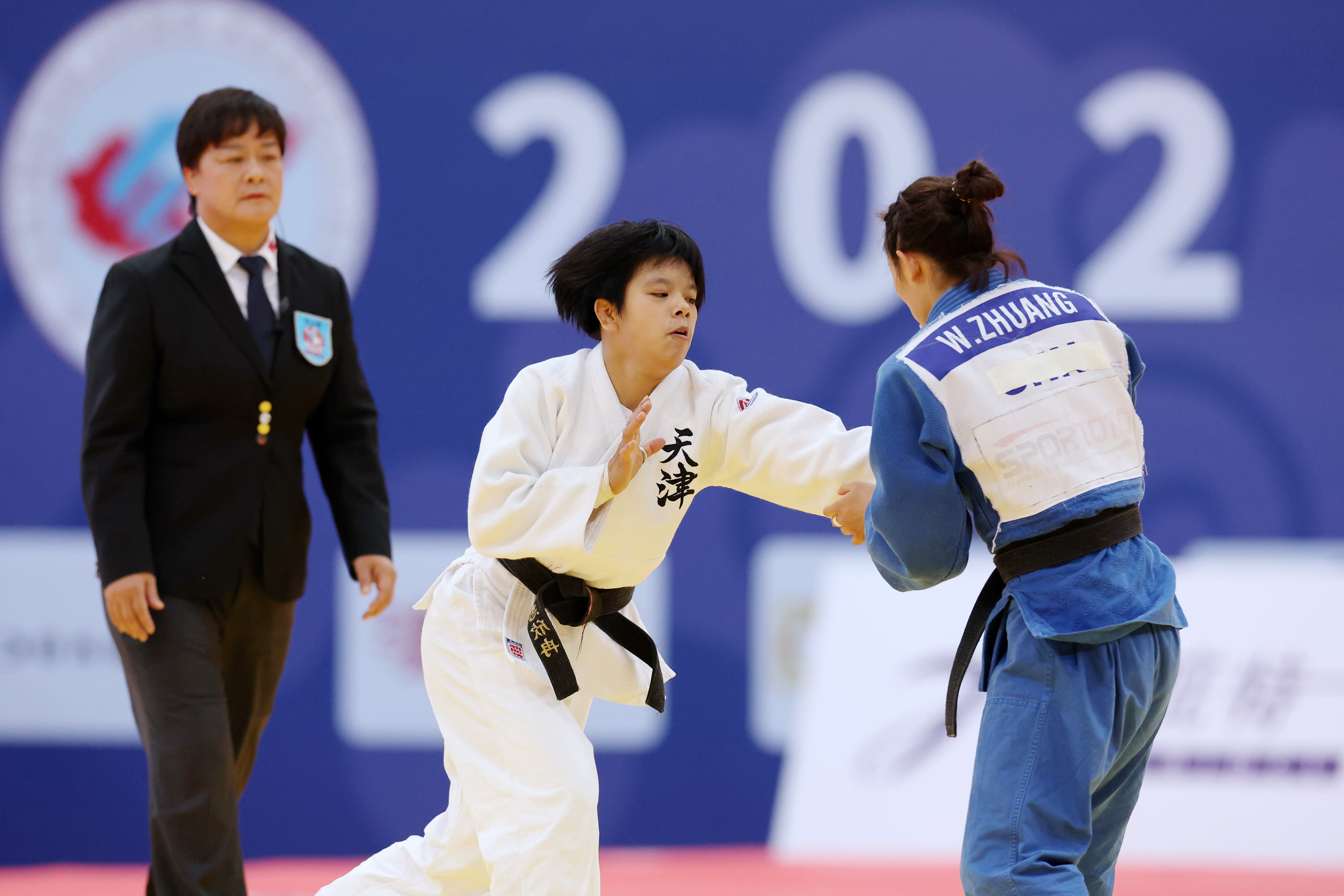 柔道选手技高一筹,以绝佳功夫获胜 柔道选手技高一筹,以绝佳功夫获胜