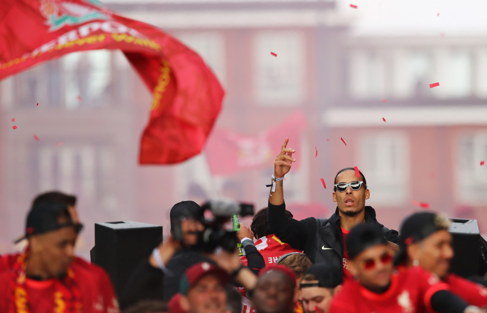 利物浦苦战终获胜利,球迷狂欢庆祝 利物浦苦战终获胜利,球迷狂欢庆祝