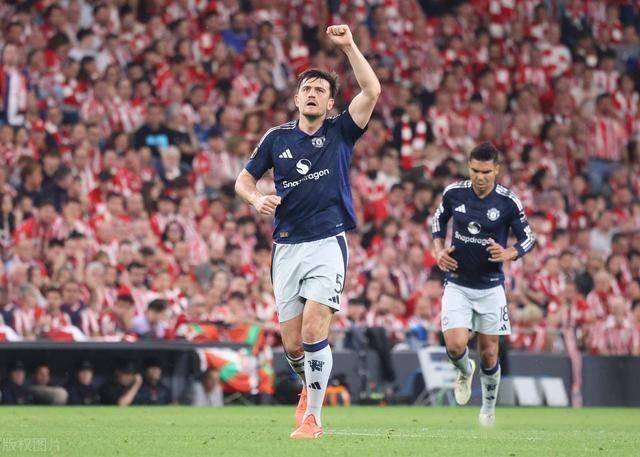 曼联后卫防守稳健，为球队守住三分