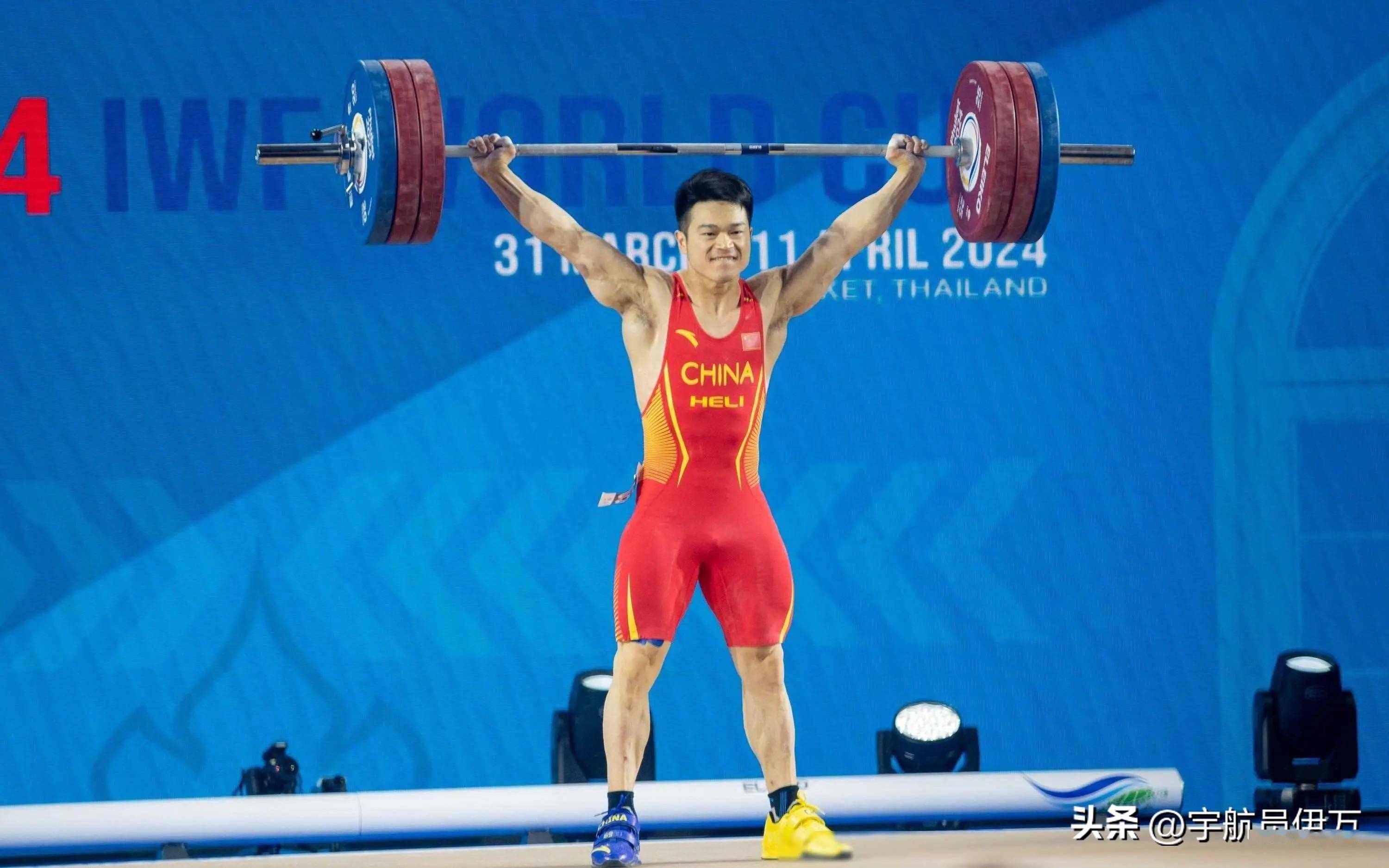 中国举重选手刷新世界纪录,实力惊人 中国举重选手刷新世界纪录,实力惊人