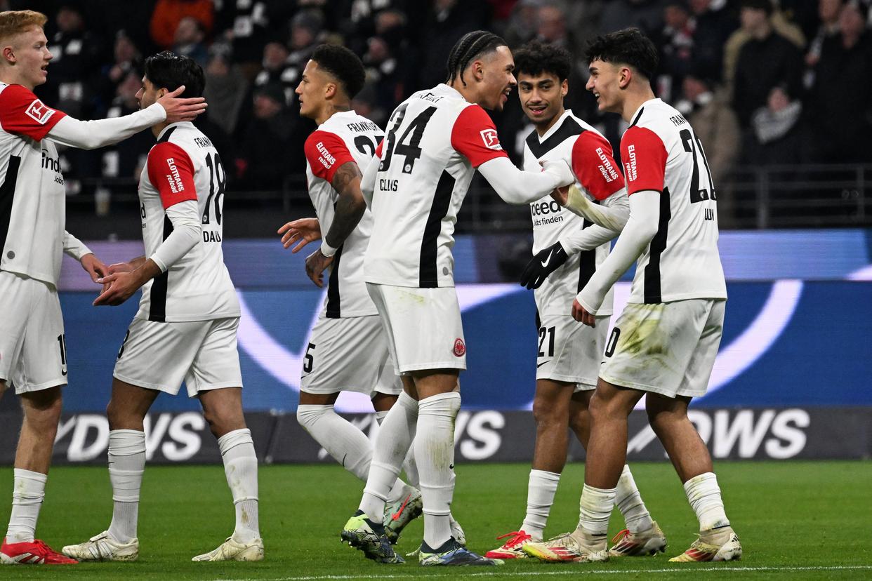 法兰克福客场击败对手,保持不败纪录的简单介绍 法兰克福客场击败对手,保持不败纪录的简单介绍