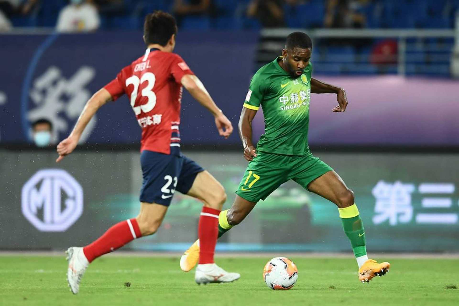 包含济南鲁能客场扳平比分，青岛黄海吞下失利的词条