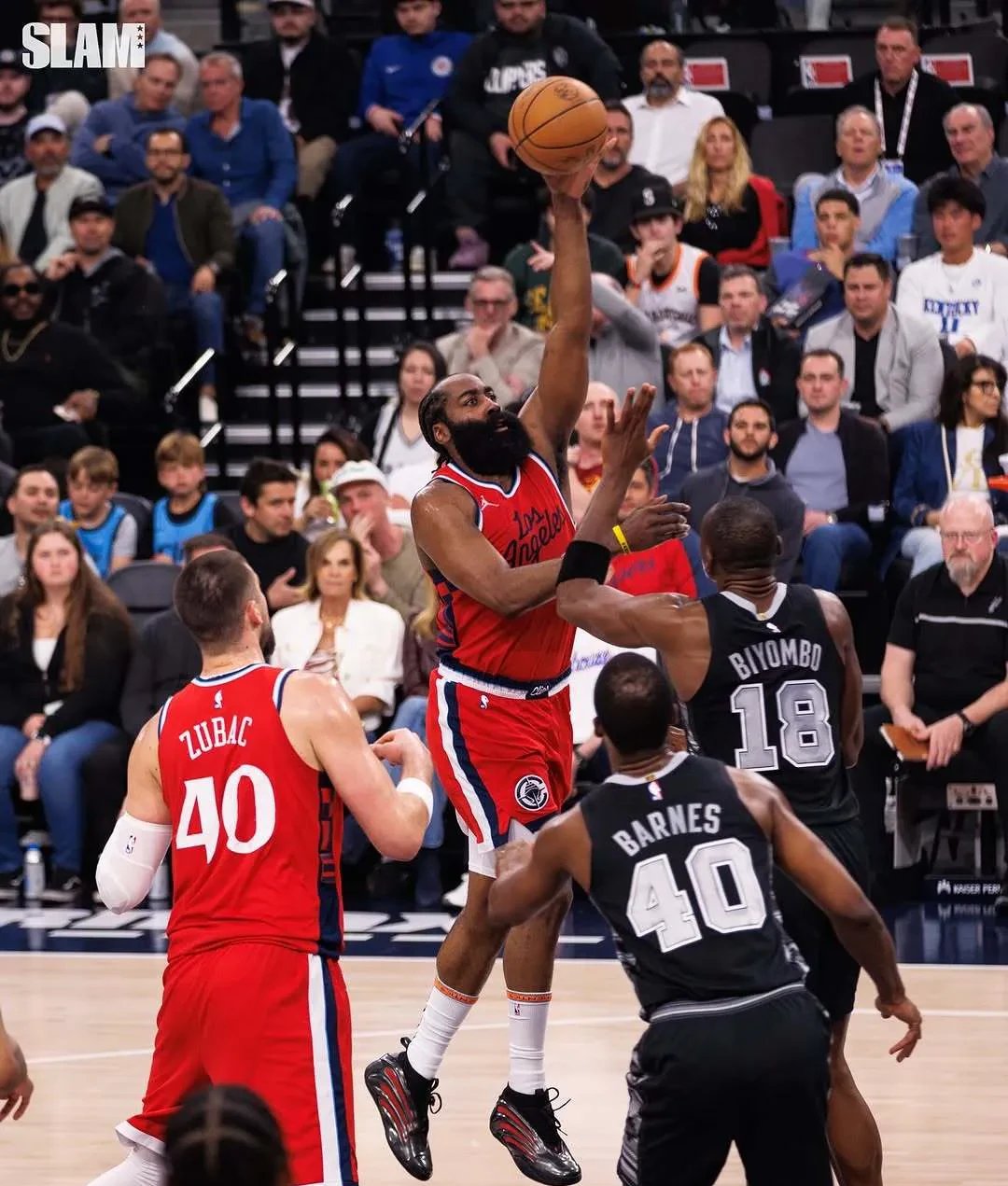 开云体育官方网站-拓荒者擊敗火箭：利拉德致勝三分球逆轉對手的简单介绍