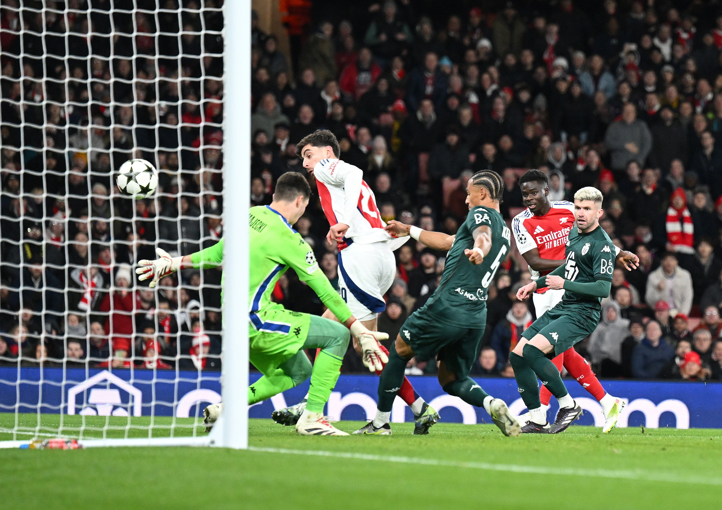 开云体育app-欧冠球队备战新一轮欧洲赛事的场外训练