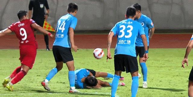 引发争议的比赛结果:裁判判罚被质疑 引发争议的比赛结果:裁判判罚被质疑