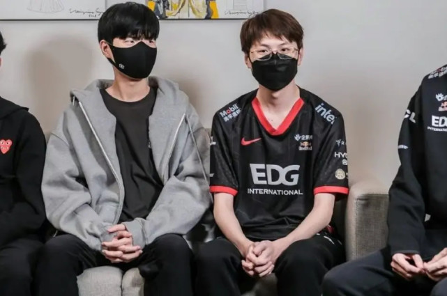 TL翻盘FLY,Deft单局斩获MVP激烈交锋四强赛,锁定晋级资格 TL翻盘FLY,Deft单局斩获MVP激烈交锋四强赛,锁定晋级资格