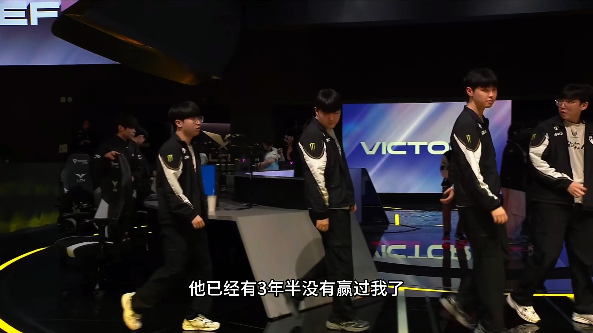 DK横扫C9，Ruler线上压制力十足宿敌对决入围赛，让粉丝疯狂欢呼