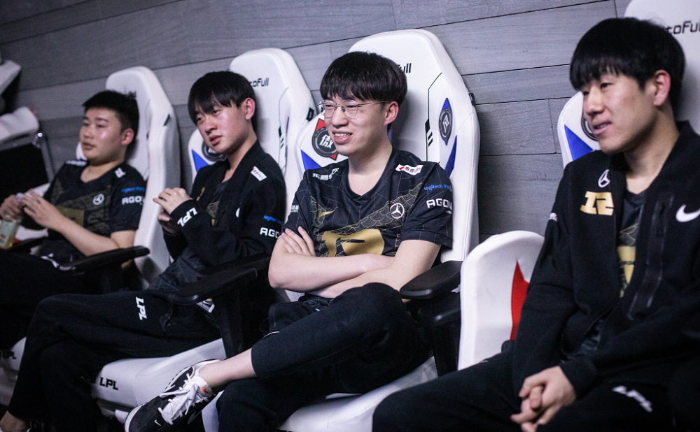 包含FLY翻盘T1,Xiaohu拿下关键大龙宿命之战入围赛,强势挺进下一轮的词条 包含FLY翻盘T1,Xiaohu拿下关键大龙宿命之战入围赛,强势挺进下一轮的词条