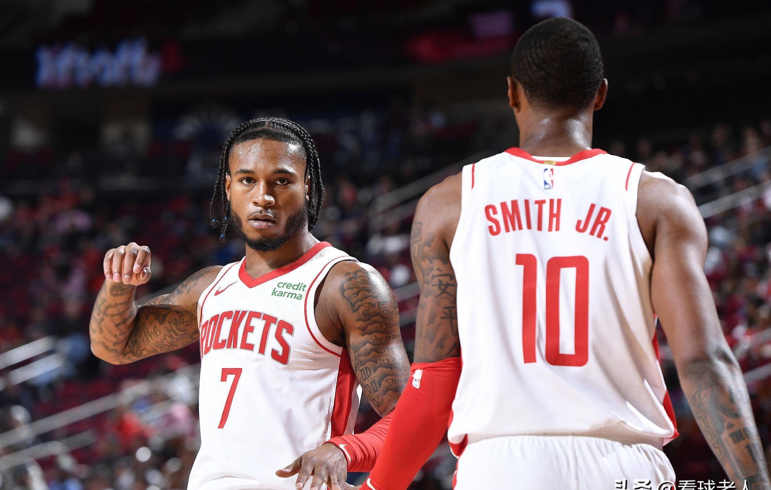 火箭主场险胜，锁定季后赛资格