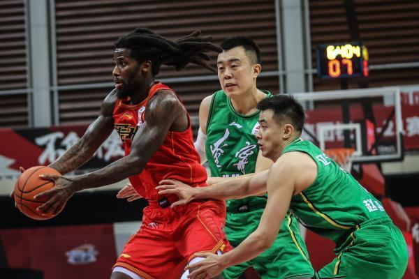 人和主场力克深圳,取得连胜 人和主场力克深圳,取得连胜