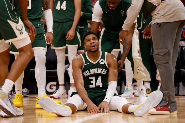 雄鹿客场取胜，稳住领先优势晋级