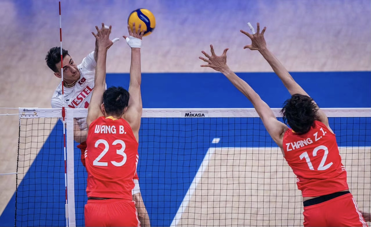 男子排球半决赛:实力擂台,悬念重重 男子排球半决赛:实力擂台,悬念重重