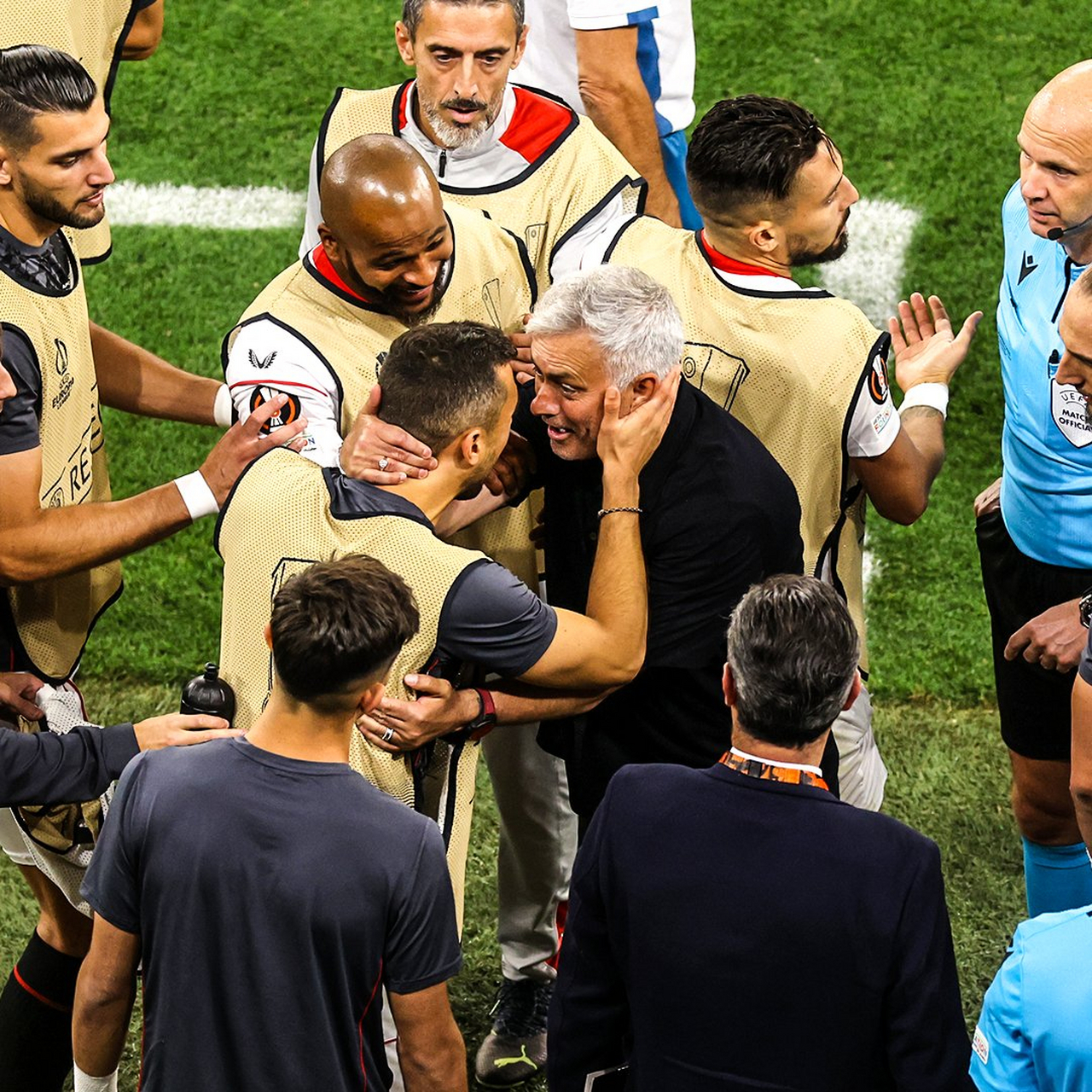 开云体育平台APP-塞维利亚遭遇失利，球迷对球队表现不满