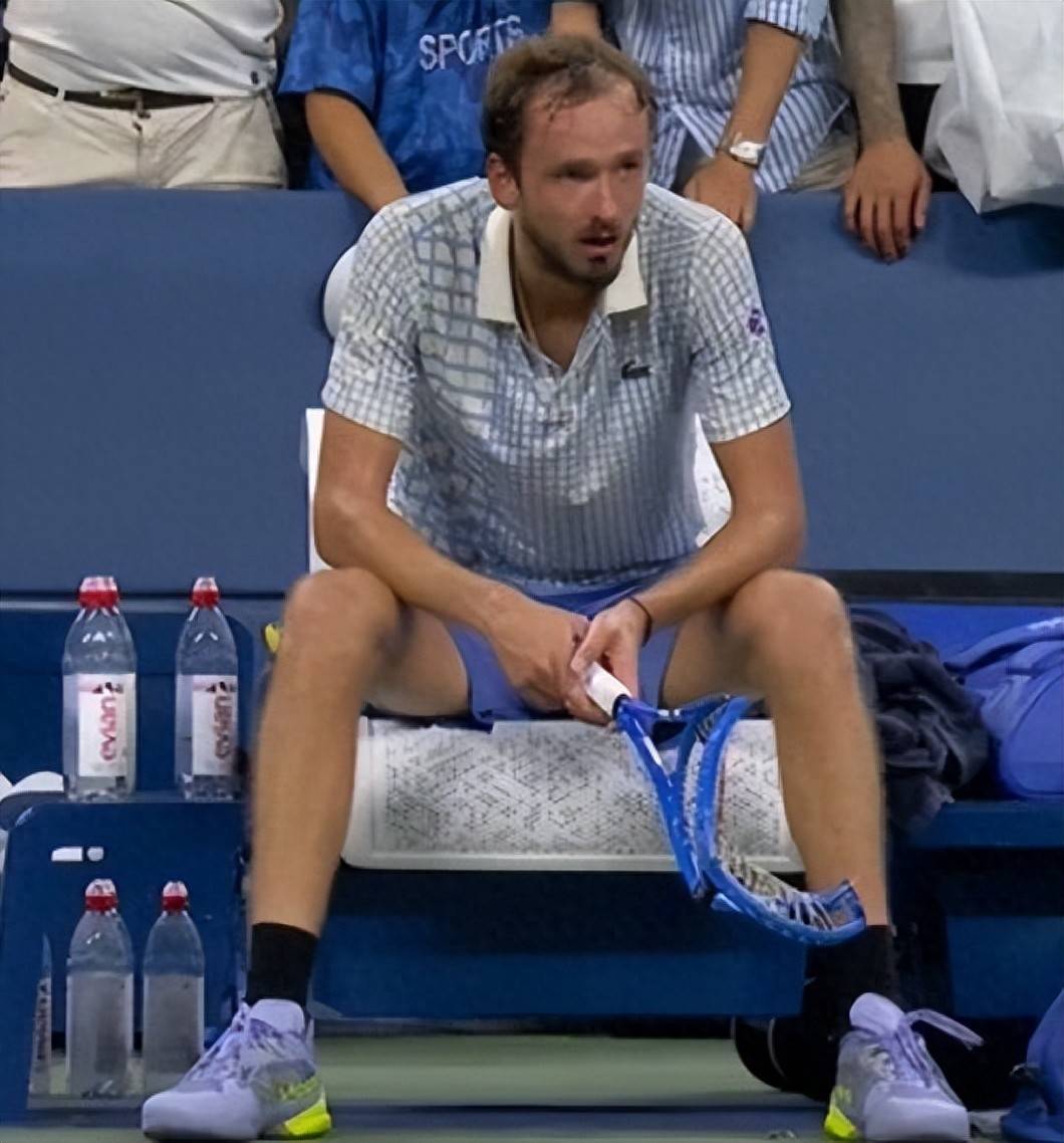 美网完胜年终总决赛,梅德韦杰夫带队取胜 美网完胜年终总决赛,梅德韦杰夫带队取胜