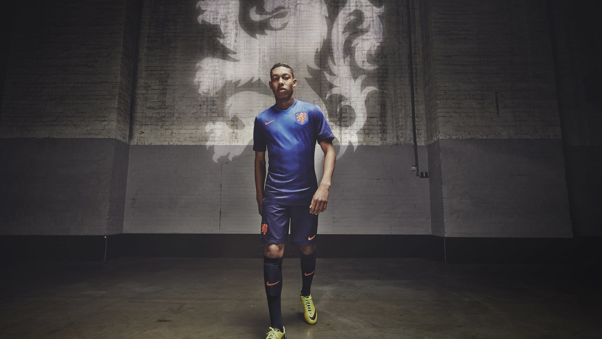 钢铁机器碾过红牛狂奔，欧冠决赛夜的冰冷工业美学